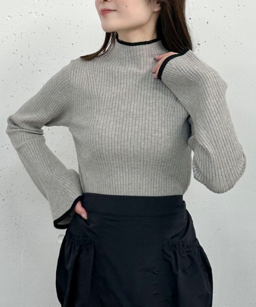 archives（アルシーヴ）の「配色フレアスリーブリブニット（ニット/セーター・レディース・ブラック/グレー/アイボリー・MEDIUM）」の3枚目の写真