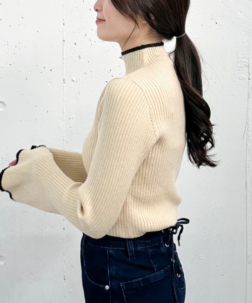 archives（アルシーヴ）の「配色フレアスリーブリブニット（ニット/セーター・レディース・ブラック/グレー/アイボリー・MEDIUM）」の5枚目の写真