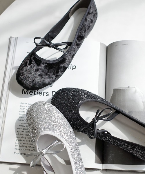 AmiAmi（アミアミ）の「ラウンドトゥグリッター・ベロアバレエシューズ/バレエコアリボンパンプス（バレエシューズ・レディース・ブラック/シルバー系その他/ブラック系その他・LL/S/M/L）」の2枚目の写真