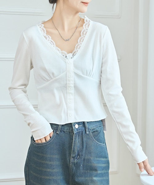 Lace Ladies(レースレディース)の「配色レース Vネック メロウ ショートトップス(Tシャツ/カットソー・レディース・アイボリー/グレー・M)」の2枚目の写真