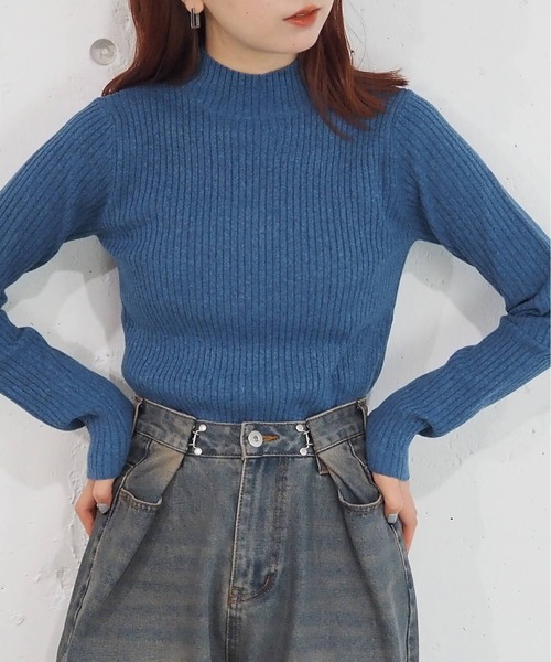 tiptop（ティップトップ）の「リブハイネックニットプルオーバー（ニット/セーター・レディース・ダークブルー/ホワイト系その他/レッド/ブラック/オフホワイト/ブラック系その他/チャコールグレー/ブルー・FREE）」の7枚目の写真