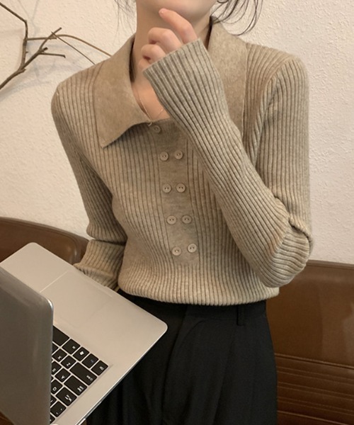 Diosfront(ディオスフロント)の「ダブルボタンポロニットプルオーバー(ニット/セーター・レディース・カーキ/ブラック/アイボリー/ベージュ/モカ/ブラウン・FREE)」の19枚目の写真