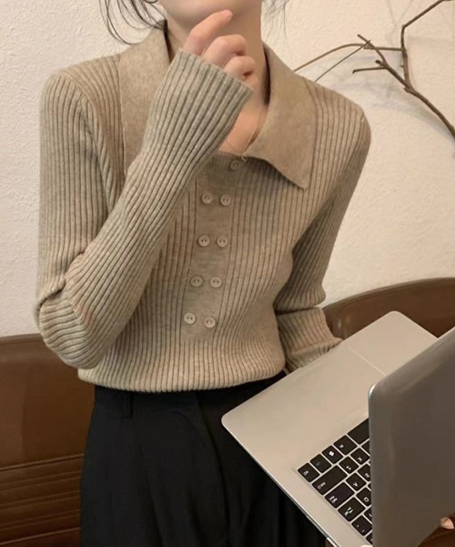 Diosfront(ディオスフロント)の「ダブルボタンポロニットプルオーバー(ニット/セーター・レディース・カーキ/ブラック/アイボリー/ベージュ/モカ/ブラウン・FREE)」の11枚目の写真