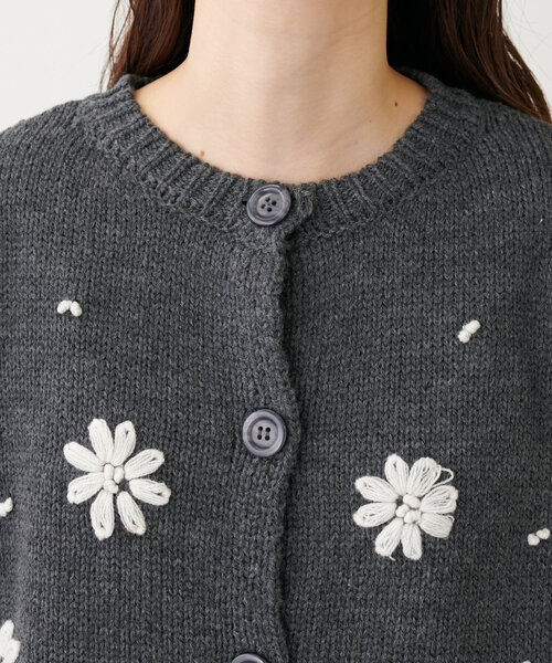 natural couture(ナチュラルクチュール)の「【WEB限定】お花刺繍袖タックカーデ(カーディガン/ボレロ・レディース・チャコールグレー/アイボリー/サックスブルー/レッド・FREE)」の19枚目の写真