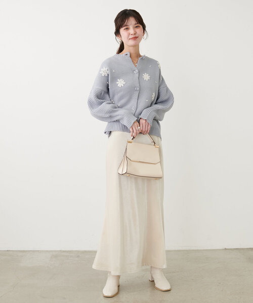 natural couture(ナチュラルクチュール)の「【WEB限定】お花刺繍袖タックカーデ(カーディガン/ボレロ・レディース・チャコールグレー/アイボリー/サックスブルー/レッド・FREE)」の12枚目の写真