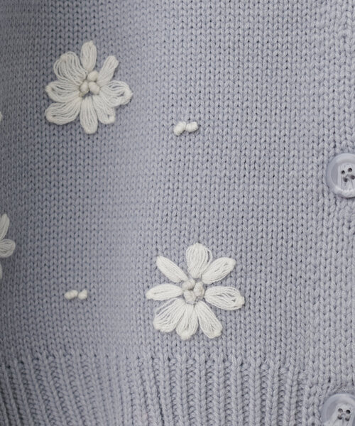 natural couture(ナチュラルクチュール)の「【WEB限定】お花刺繍袖タックカーデ(カーディガン/ボレロ・レディース・チャコールグレー/アイボリー/サックスブルー/レッド・FREE)」の7枚目の写真