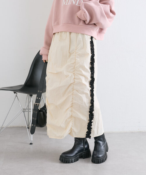 w closet（ダブルクローゼット）の「サイドラインフリルスカート（スカート・レディース・ブラック/アイボリー/ボルドー・FREE）」の4枚目の写真