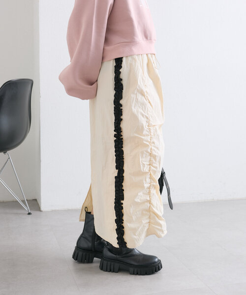 w closet（ダブルクローゼット）の「サイドラインフリルスカート（スカート・レディース・ブラック/アイボリー/ボルドー・FREE）」の6枚目の写真