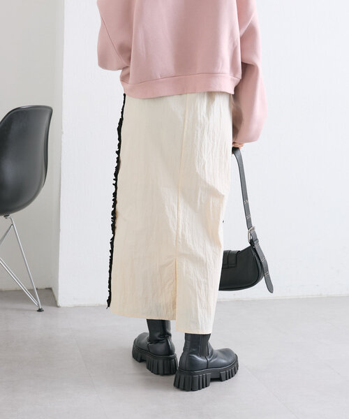 w closet（ダブルクローゼット）の「サイドラインフリルスカート（スカート・レディース・ブラック/アイボリー/ボルドー・FREE）」の8枚目の写真