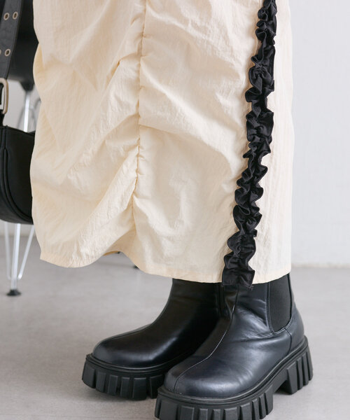 w closet（ダブルクローゼット）の「サイドラインフリルスカート（スカート・レディース・ブラック/アイボリー/ボルドー・FREE）」の18枚目の写真