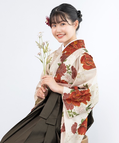 SOUBIEN(ソウビエン)の「floroハイジュニア袴4点セット(着物・襦袢・下帯・袴)(着物・キッズ・ホワイト系その他/ブルー系1/ブルー系3/ベージュ系1/ベージュ系2/レッド系/イエロー系/ブルー系2/ブルー系/ベージュ系/ブラウン系/ピンク系1/ブラック系/ピンク系・SS/S/M/L/LL)」の4枚目の写真