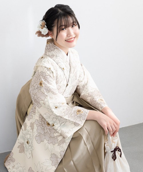 SOUBIEN(ソウビエン)の「floroハイジュニア袴4点セット(着物・襦袢・下帯・袴)(着物・キッズ・ホワイト系その他/ブルー系1/ブルー系3/ベージュ系1/ベージュ系2/レッド系/イエロー系/ブルー系2/ブルー系/ベージュ系/ブラウン系/ピンク系1/ブラック系/ピンク系・SS/S/M/L/LL)」の5枚目の写真