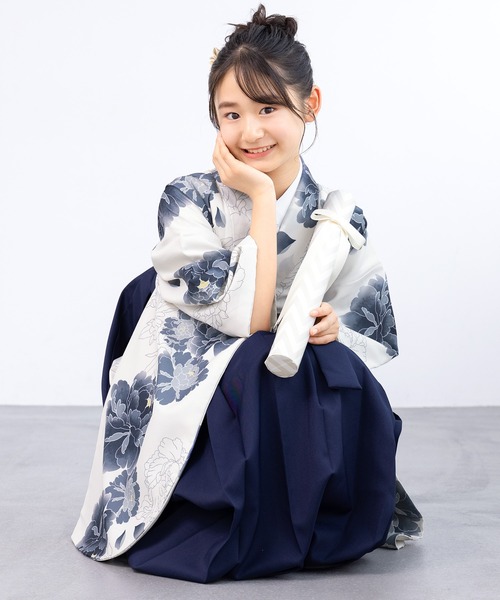 SOUBIEN(ソウビエン)の「floroハイジュニア袴4点セット(着物・襦袢・下帯・袴)(着物・キッズ・ホワイト系その他/ブルー系1/ブルー系3/ベージュ系1/ベージュ系2/レッド系/イエロー系/ブルー系2/ブルー系/ベージュ系/ブラウン系/ピンク系1/ブラック系/ピンク系・SS/S/M/L/LL)」の8枚目の写真