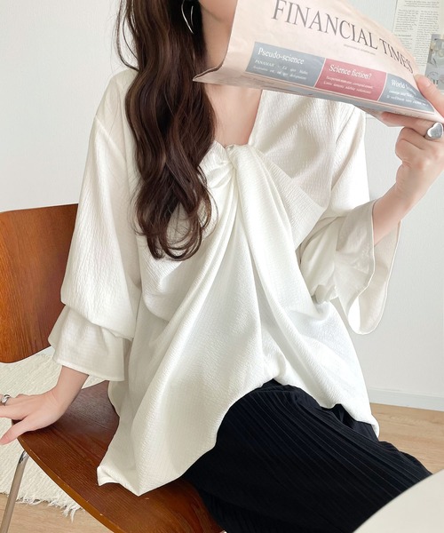 classicalelf(クラシカルエルフ)の「大人可愛い。前後2wayツイストデザインキャンディスリーブブラウス(長袖)(シャツ/ブラウス・レディース・ブラック/ピンクベージュ/オフホワイト・LARGE/MEDIUM/SMALL/X-LARGE)」の4枚目の写真