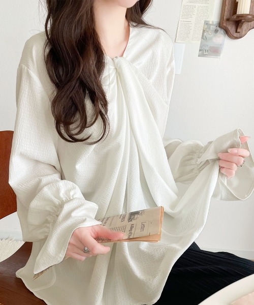 classicalelf(クラシカルエルフ)の「大人可愛い。前後2wayツイストデザインキャンディスリーブブラウス(長袖)(シャツ/ブラウス・レディース・ブラック/ピンクベージュ/オフホワイト・LARGE/MEDIUM/SMALL/X-LARGE)」の5枚目の写真