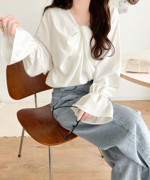 classicalelf(クラシカルエルフ)の「大人可愛い。前後2wayツイストデザインキャンディスリーブブラウス(長袖)(シャツ/ブラウス・レディース・ブラック/ピンクベージュ/オフホワイト・LARGE/MEDIUM/SMALL/X-LARGE)」の6枚目の写真