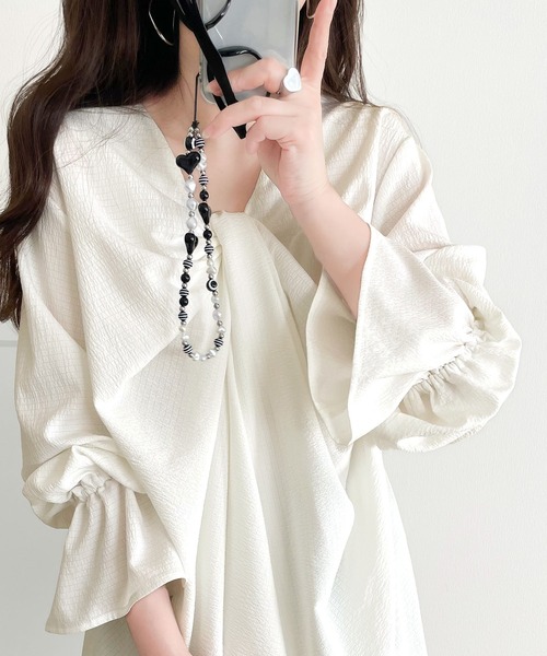 classicalelf(クラシカルエルフ)の「大人可愛い。前後2wayツイストデザインキャンディスリーブブラウス(長袖)(シャツ/ブラウス・レディース・ブラック/ピンクベージュ/オフホワイト・LARGE/MEDIUM/SMALL/X-LARGE)」の8枚目の写真