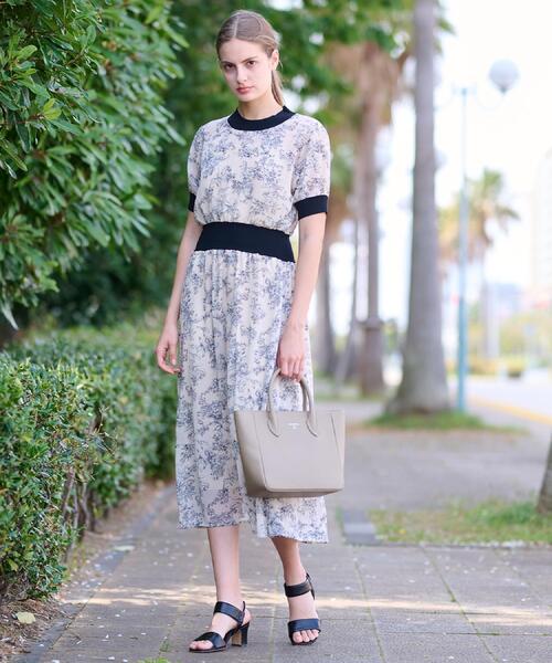 DRESSTERIOR（ドレステリア）の「【大人百花春号掲載 モデル美香さん着用】シアーフラワープリントハーフスリーブワンピース（ワンピース・レディース・ベージュ系その他3/ブラック系・36/34/38）」の5枚目の写真