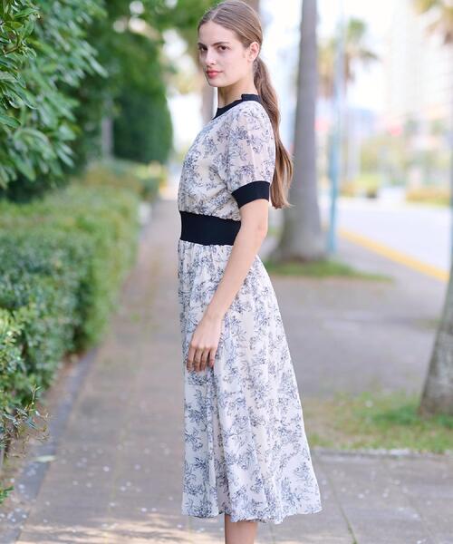 DRESSTERIOR（ドレステリア）の「【大人百花春号掲載 モデル美香さん着用】シアーフラワープリントハーフスリーブワンピース（ワンピース・レディース・ベージュ系その他3/ブラック系・36/34/38）」の6枚目の写真