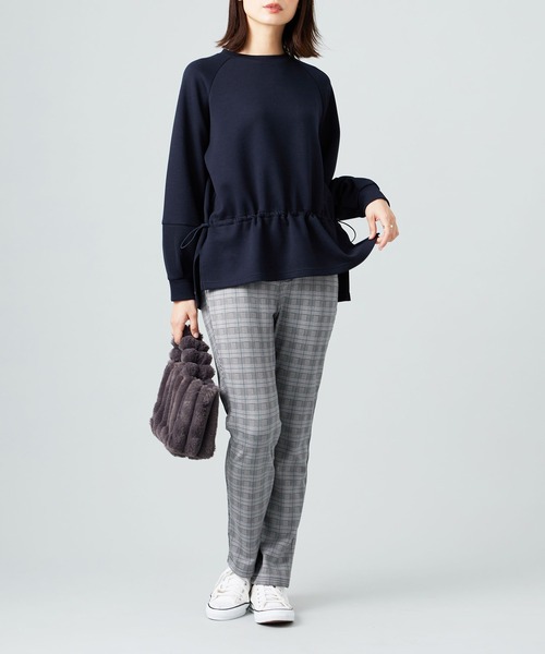 BELLUNA PLUS(ベルーナ)の「とろみ素材ドロスト使いプルオーバー(Tシャツ/カットソー・レディース・アイボリー/ネイビー/ライラック・LARGE/X-LARGE/MEDIUM)」の8枚目の写真