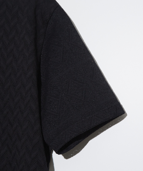 5351 POUR LES HOMMES（ゴーサンゴーイチプールオム）の「パッチワーク  PUレザー Vネック 半袖 Tシャツ（Tシャツ/カットソー・メンズ・ホワイト/ブラック・44/46/48/50）」の6枚目の写真