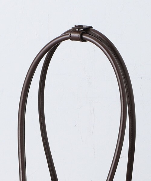 OSOI(オソイ)の「<OSOI>BOAT WIDE MINI バッグ(ショルダーバッグ・レディース・オフホワイト/ブラック/ダークブラウン/レッド・FREE)」の7枚目の写真