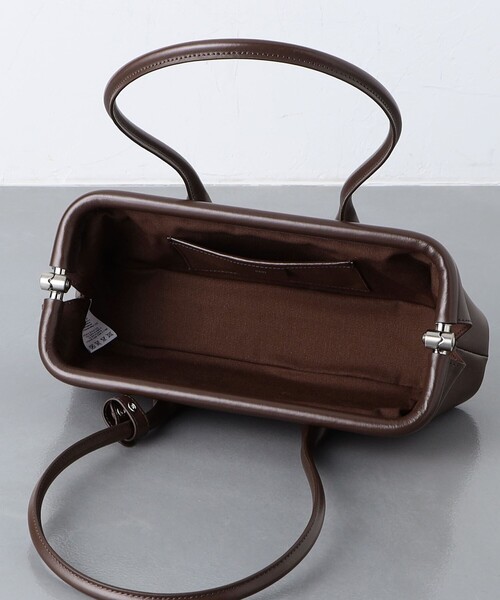 OSOI(オソイ)の「<OSOI>BOAT WIDE MINI バッグ(ショルダーバッグ・レディース・オフホワイト/ブラック/ダークブラウン/レッド・FREE)」の8枚目の写真