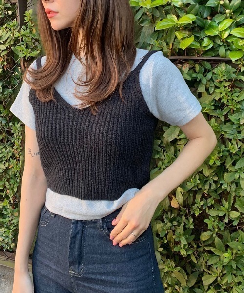 Reurie'(レウリィ)の「ニットビスチェ/knit bustier キャミソール レイヤード 重ね着 カジュアル ガーリー シンプル ナチュラル ケーブルニット 韓国(キャミソール・レディース・ブラウン/ベージュ/ブラック・FREE)」の2枚目の写真