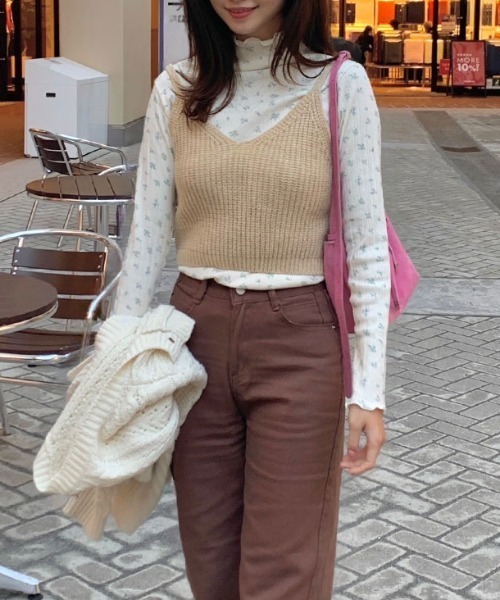 Reurie'(レウリィ)の「ニットビスチェ/knit bustier キャミソール レイヤード 重ね着 カジュアル ガーリー シンプル ナチュラル ケーブルニット 韓国(キャミソール・レディース・ブラウン/ベージュ/ブラック・FREE)」の8枚目の写真