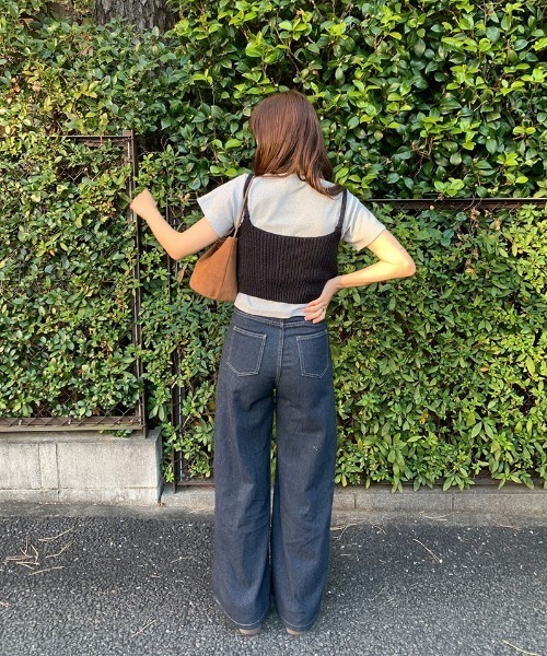 Reurie'(レウリィ)の「ニットビスチェ/knit bustier キャミソール レイヤード 重ね着 カジュアル ガーリー シンプル ナチュラル ケーブルニット 韓国(キャミソール・レディース・ブラウン/ベージュ/ブラック・FREE)」の10枚目の写真