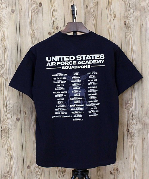 AVIREX(アヴィレックス)の「USAFA SQUADRONS EMBROIDERY T-SHIRT(Tシャツ/カットソー・メンズ・ホワイト/ネイビー/オレンジ/チャコールグレー・M/L/XL/XXL)」の4枚目の写真