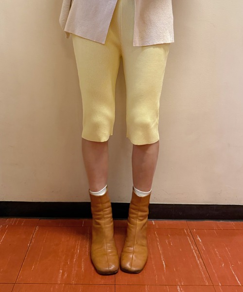 room153(ルームイチゴサン)の「スリムハーフレギンス【room153】(その他パンツ・レディース・ブラック/ブラウン/グレー/イエロー・FREE)」の4枚目の写真