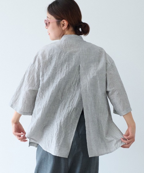 yuni(ユニ )の「バックスリットブラウス(シャツ/ブラウス・レディース・ブラック/グリーン/ネイビー/ブラウン/その他・FREE)」の2枚目の写真