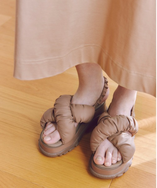 emmi（エミ）の「ボリュームギャザーサンダル（サンダル・レディース・ラベンダー/モカ/ブラック・22.5cm/23.5cm/24.5cm）」の4枚目の写真