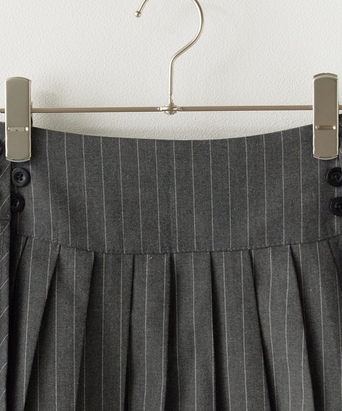 AO2（アオズ）の「▲Striped Pleated Mini Skirt / ストライププリーツミニスカート（スカート・レディース・グレー・FREE）」の3枚目の写真