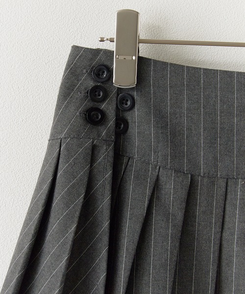 AO2（アオズ）の「▲Striped Pleated Mini Skirt / ストライププリーツミニスカート（スカート・レディース・グレー・FREE）」の4枚目の写真