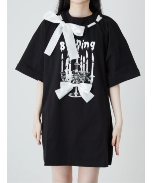 Jamie エーエヌケー(ジェイミーエーエヌケー)の「ゴシックプリントBIGTE(Tシャツ/カットソー・レディース・ホワイト/ブラック・M)」の4枚目の写真