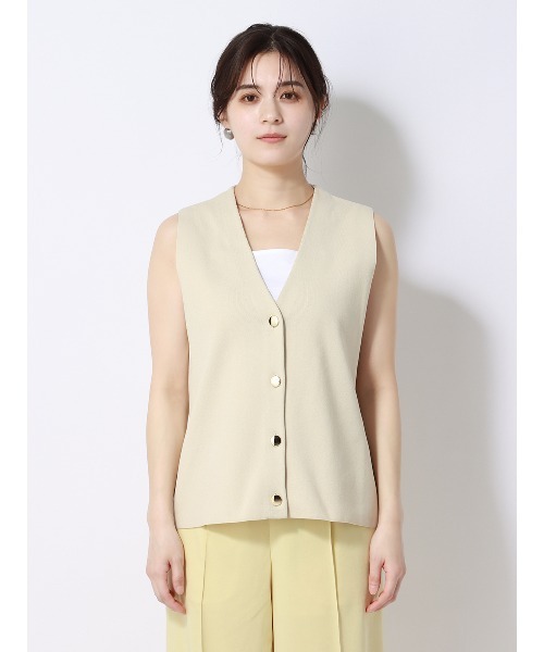 SUIT SQUARE（スーツスクエア）の「Vネックニットジレ ハンドウォッシュ 無地（ベスト・レディース・ブラック系/アイボリー系・38(9号)）」の9枚目の写真