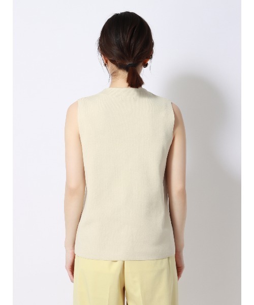 SUIT SQUARE（スーツスクエア）の「Vネックニットジレ ハンドウォッシュ 無地（ベスト・レディース・ブラック系/アイボリー系・38(9号)）」の7枚目の写真