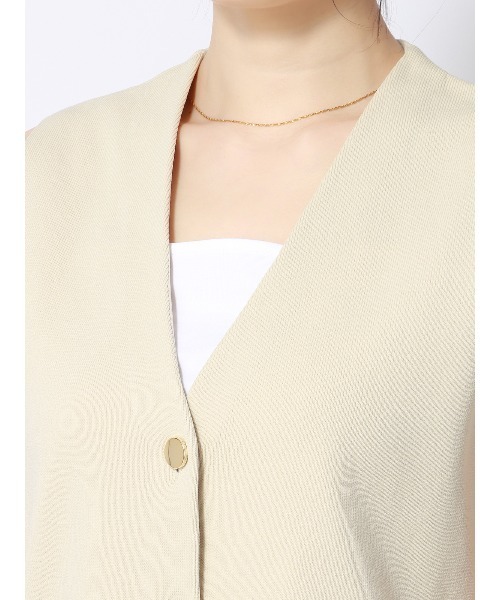 SUIT SQUARE（スーツスクエア）の「Vネックニットジレ ハンドウォッシュ 無地（ベスト・レディース・ブラック系/アイボリー系・38(9号)）」の6枚目の写真