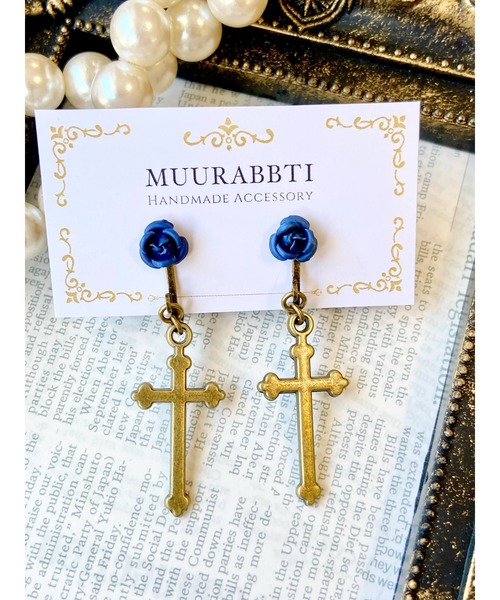VIBGYOR(ヴィブジョー)の「【MUURABBTI】薔薇と十字架のイヤリング(MA)(イヤリング・レディース・ピンク/ブルー・FREE)」の2枚目の写真