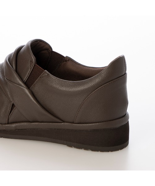 Atelier（アトリエ）の「【3E】【防滑底】ドレープデザインスリッポンシューズ（スリッポン・レディース・ダークブラウン/ブラック・22cm/22.5cm/23cm/23.5cm/24cm/24.5cm）」の8枚目の写真