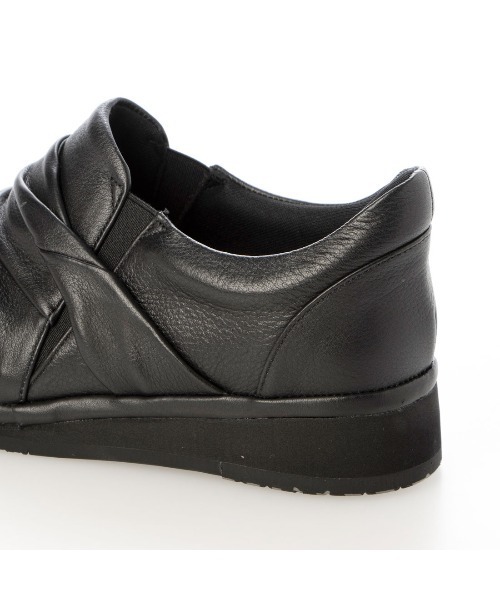 Atelier（アトリエ）の「【3E】【防滑底】ドレープデザインスリッポンシューズ（スリッポン・レディース・ダークブラウン/ブラック・22cm/22.5cm/23cm/23.5cm/24cm/24.5cm）」の3枚目の写真