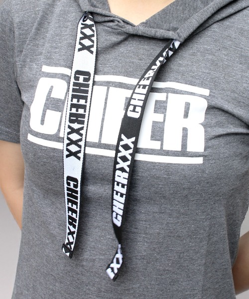 CHEER(チアー)の「サイドスリット半袖フーディTEEワンピース(ワンピース・レディース・グレー・S/M/L)」の4枚目の写真