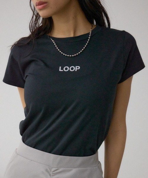 AZUL by moussy(アズールバイマウジー)の「グリッタープリントTシャツ(Tシャツ/カットソー・レディース・ブラック/ホワイト/ピンク・FREE)」の2枚目の写真