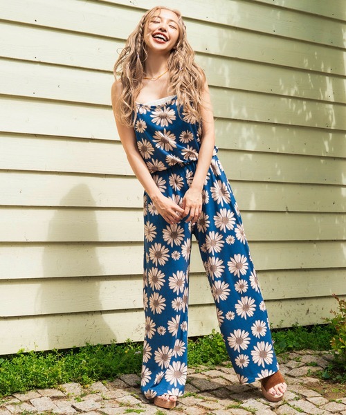 anap mimpi（アナップミンピ）の「デイジープリント リラックス キャミ オールインワン（サロペット/オーバーオール・レディース・ネイビー/テラコッタ/イエロー・FREE）」の3枚目の写真