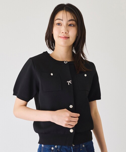 Jayro（ジャイロ）の「ビジューアソートボタン半袖カーディガン（カーディガン/ボレロ・レディース・ブラック/ホワイト系その他/ピンク・M）」の4枚目の写真