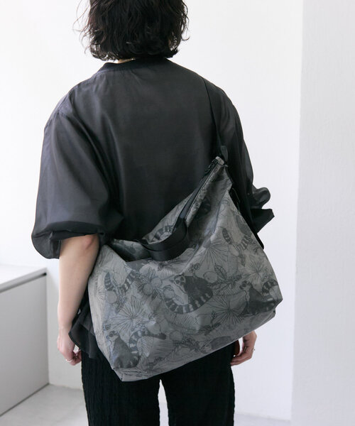 【美品】イアパピヨネ　sampo レオトー トバッグ ショルダーバッグ　アニマル 美品】イアパピヨネ sampo レオトー トバッグ ショルダーバッグ