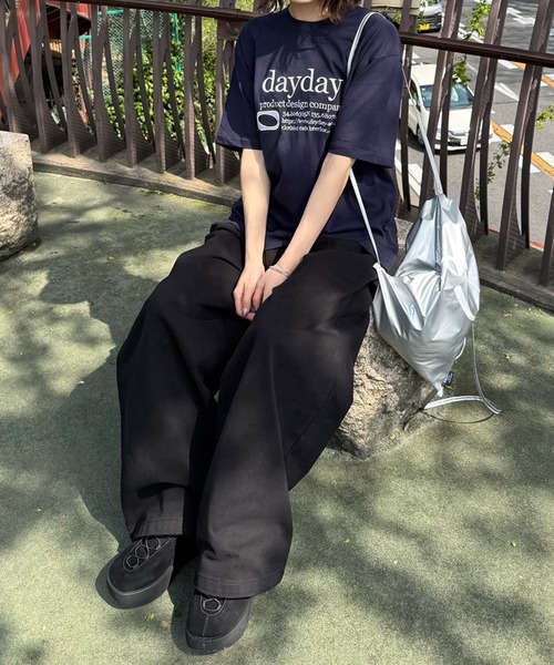 DAYDAY(デイデイ)の「カテゴリーロゴ S/S Tシャツ(Tシャツ/カットソー・レディース・ブラック/ネイビー/ホワイト・XL/L/M)」の5枚目の写真