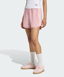 adidas（アディダス）の「adidas Originals サテン ショーツ ラッフル スリーストライプス / アディダスオリジナルス adidas Originals（その他パンツ・ピンク系）」
